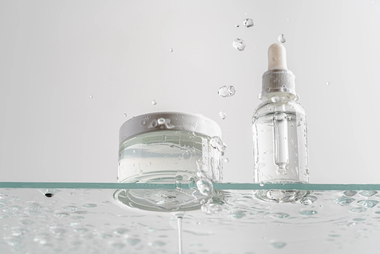 Doccia chic: ecco delle idee geniali per dire addio alle antiestetiche mensole per shampoo Immagine selezionata